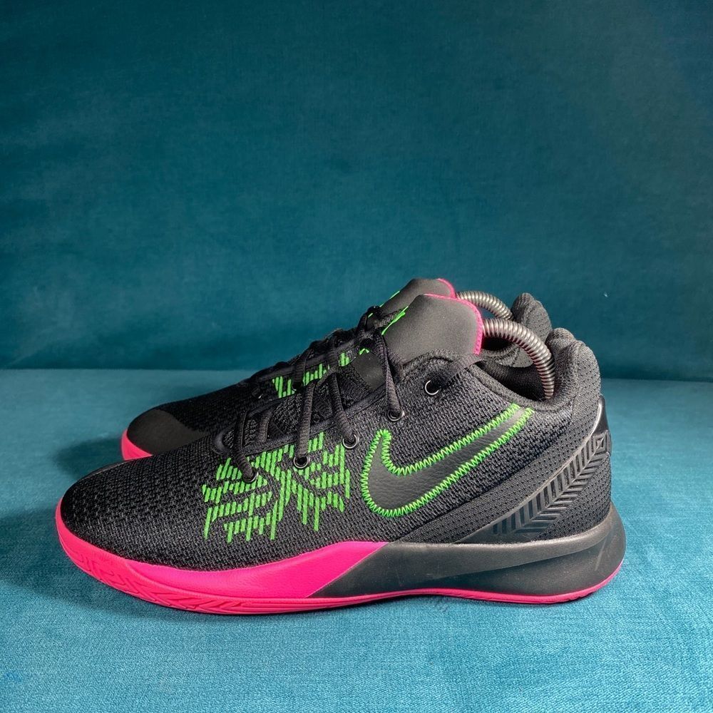 Size 7Y/8.5 Women - Nike Kyrie Flytrap 2 multicolor shoes